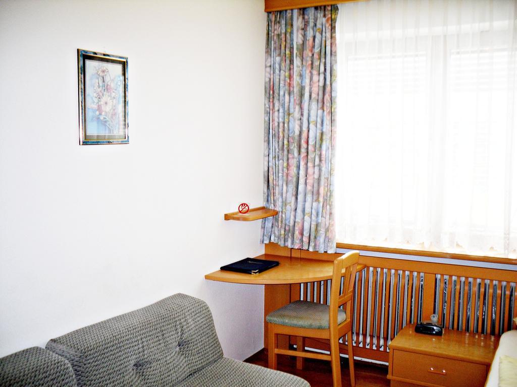 B&B Hotel Romerhof Тульн Номер фото